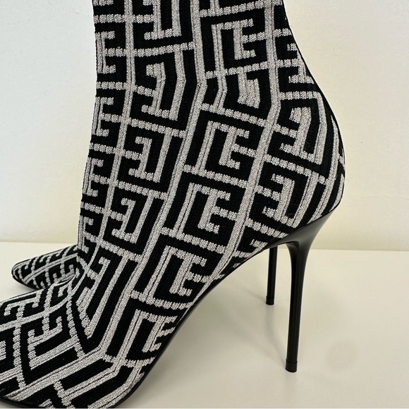 Balmain
Skye monogram knit ankle boots - Picture 9 of 15